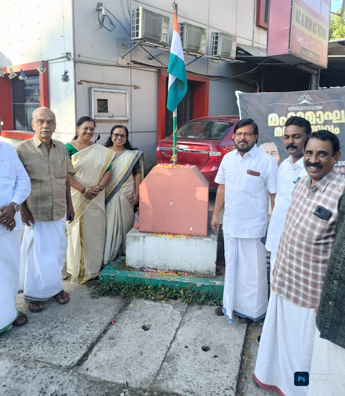 ദേശസ്നേഹത്തിന്റെ പതാക ഉയർന്നു ; ഗുരുവായൂർ 32-ാം വാർഡ് റിപ്പബ്ലിക് ദിനാഘോഷം- Guruvayoor ദേശസ്നേഹത്തിന്റെ പതാക ഉയർന്നു ; ഗുരുവായൂർ 32-ാം വാർഡ് റിപ്പബ്ലിക് ദിനാഘോഷം- Guruvayoor