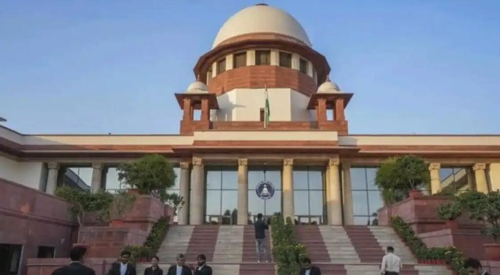 സുപ്ര‌ധാന നിരീക്ഷണവുമായി സുപ്രീംകോടതി; ആര്‍ത്തവകാല ആരോഗ്യം പെണ്‍കുട്ടികളുടെ അവകാശം, സ്കൂളുകളില്‍ നാപ്കിനുകള്‍ സൗജന്യമായി നല്‍കണം