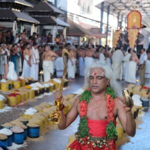 ഭക്തിയുടെ നിറവിൽ ഇടത്തരികത്ത് കാവ് ദേവസ്വം വക താലപ്പൊലി മഹോത്സവം- Guruvayoor