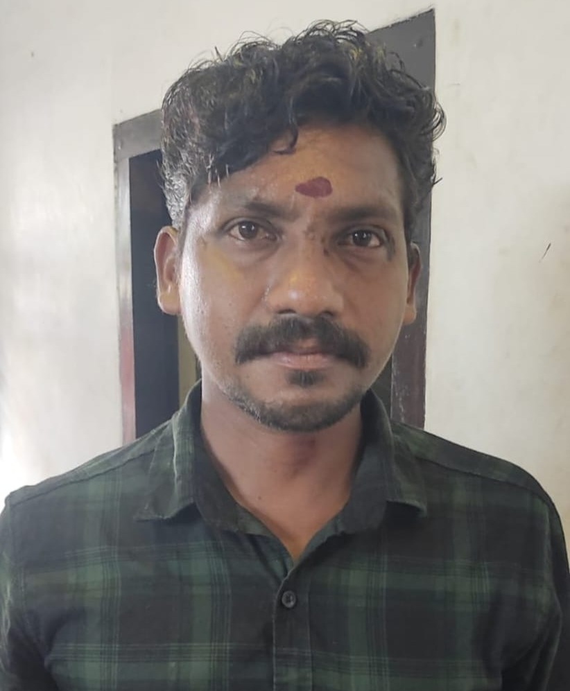 യുവാവിനെ ഓടുകൊണ്ട് അടിച്ച് പരിക്കേൽപ്പിച്ച് ഒളിവിൽ കഴിഞ്ഞ പ്രതി അറസ്റ്റിൽ യുവാവിനെ ഓടുകൊണ്ട് അടിച്ച് പരിക്കേൽപ്പിച്ച് ഒളിവിൽ കഴിഞ്ഞ പ്രതി അറസ്റ്റിൽ