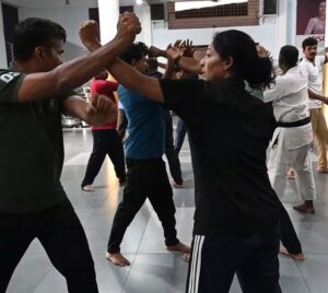 എസ് പി സി കേഡറ്റുകൾ ഇനി കളരിയും കരാട്ടെയും ബോക്‌സിംഗും പഠിക്കും