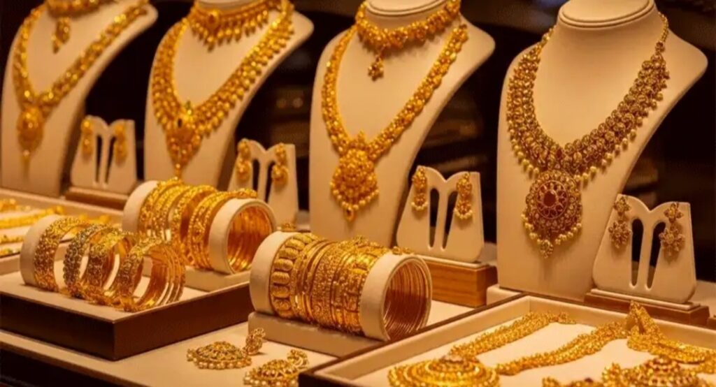 സ്വര്ണ്ണവിലയില് വൻ ഇടിവ്; പവന് 1920 രൂപ കുറഞ്ഞു സ്വര്ണ്ണവിലയില് വൻ ഇടിവ്; പവന് 1920 രൂപ കുറഞ്ഞു