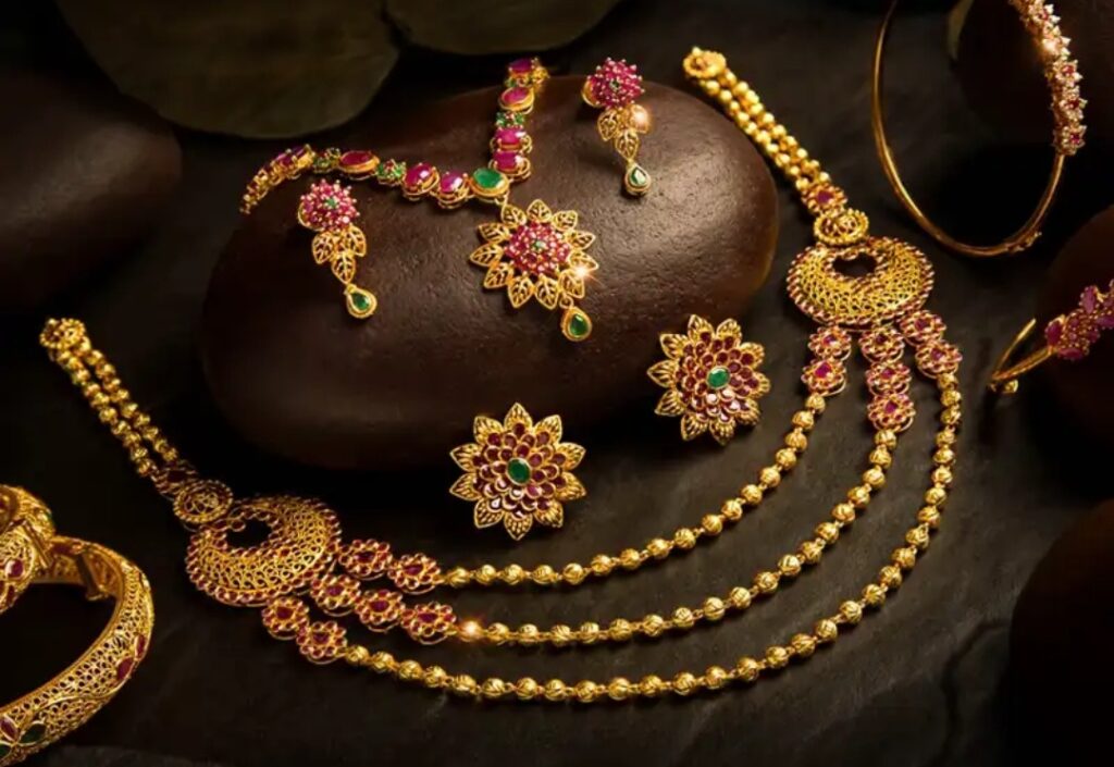 സ്വര്ണവില വീണ്ടും ഉയര്ന്നു; പവൻ 1.16 ലക്ഷത്തിന് മുകളില് സ്വര്ണവില വീണ്ടും ഉയര്ന്നു; പവൻ 1.16 ലക്ഷത്തിന് മുകളില്