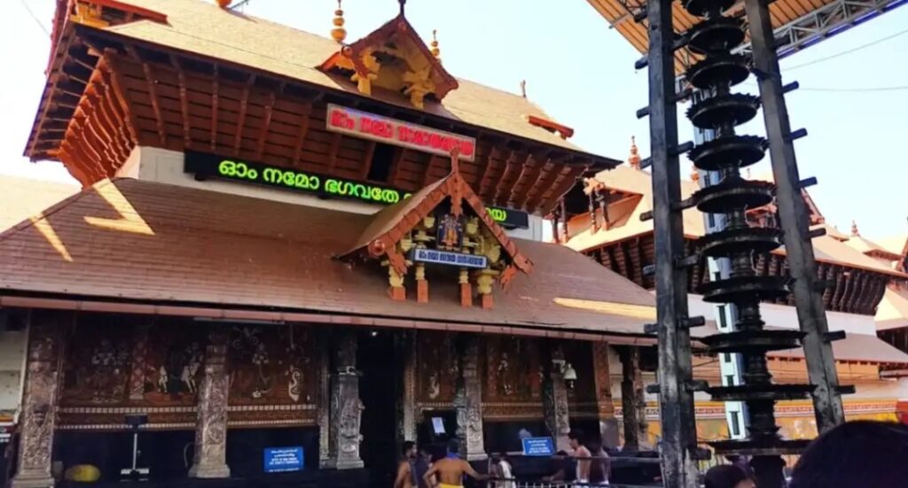 നിരോധിച്ച നോട്ടുകളുടെ കൂമ്പാരം! ഗുരുവായൂര്‍ ക്ഷേത്ര ഭണ്ഡാരത്തില്‍ ഇക്കുറിയും പതിവ് തെറ്റിയില്ല; ആകെ കിട്ടിയത് 66 എണ്ണം