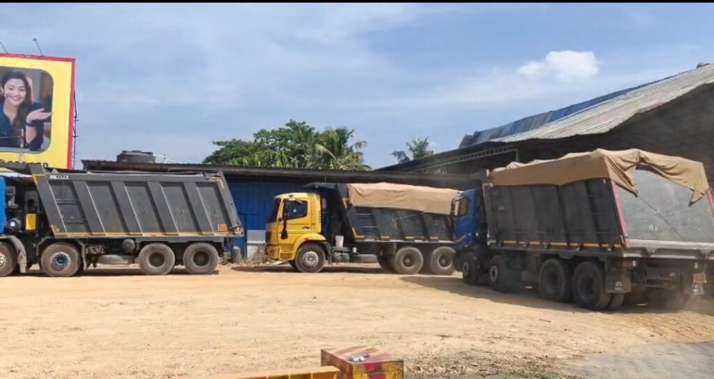 അമിതഭാരം കയറ്റി ഓടിയ ടിപ്പർ ലോറികൾ പിടികൂടി