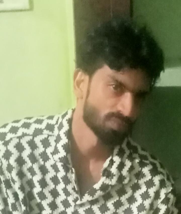 ആയുർവേദ തൈലങ്ങളുടെ മറവിൽ കഞ്ചാവും ഹാഷിഷ് ഓയിലും വിൽപ്പന നടത്തിയ യുവാവ് അറസ്റ്റിൽ ആയുർവേദ തൈലങ്ങളുടെ മറവിൽ കഞ്ചാവും ഹാഷിഷ് ഓയിലും വിൽപ്പന നടത്തിയ യുവാവ് അറസ്റ്റിൽ