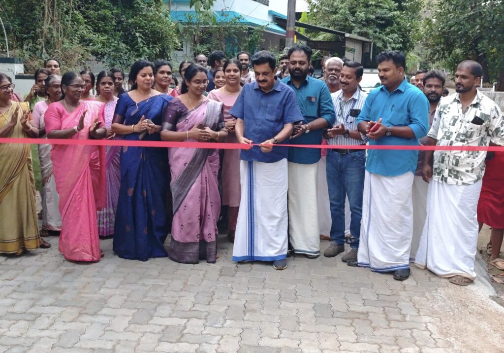 നന്തിക്കര പള്ളിതാഴം റോഡ് ഉദ്ഘാടനം ചെയ്തു