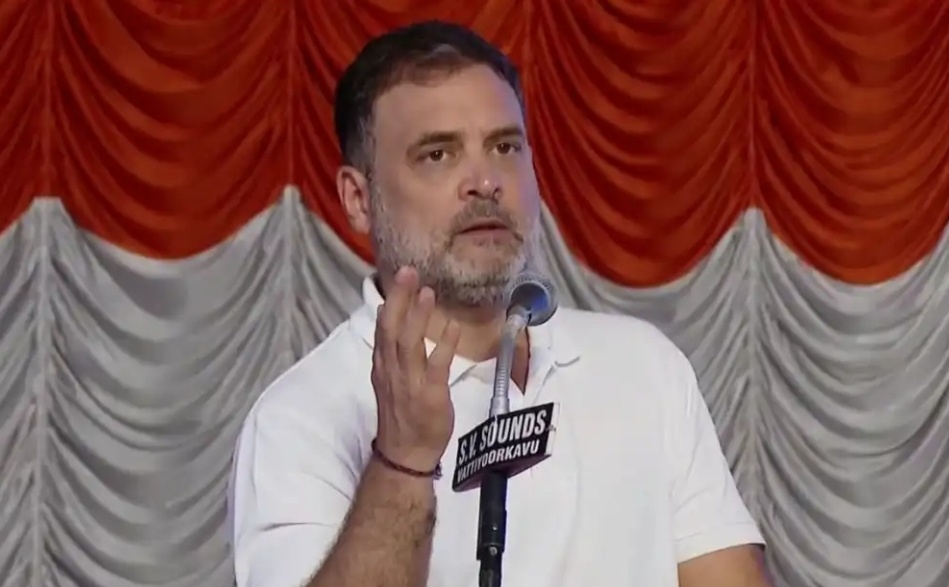 കേരളത്തില്‍ രാഹുല്‍ ഗാന്ധിയുടെ 5 വമ്പൻ പ്രഖ്യാപനങ്ങള്‍, സ്ത്രീകള്‍ക്ക് സൗജന്യ ബസ് യാത്രയും ക്ഷേമ പെൻഷൻ 3000 രൂപയാക്കുമടക്കം ‘അഞ്ചിന ഗ്യാരണ്ടി’ പ്രഖ്യാപിച്ചു