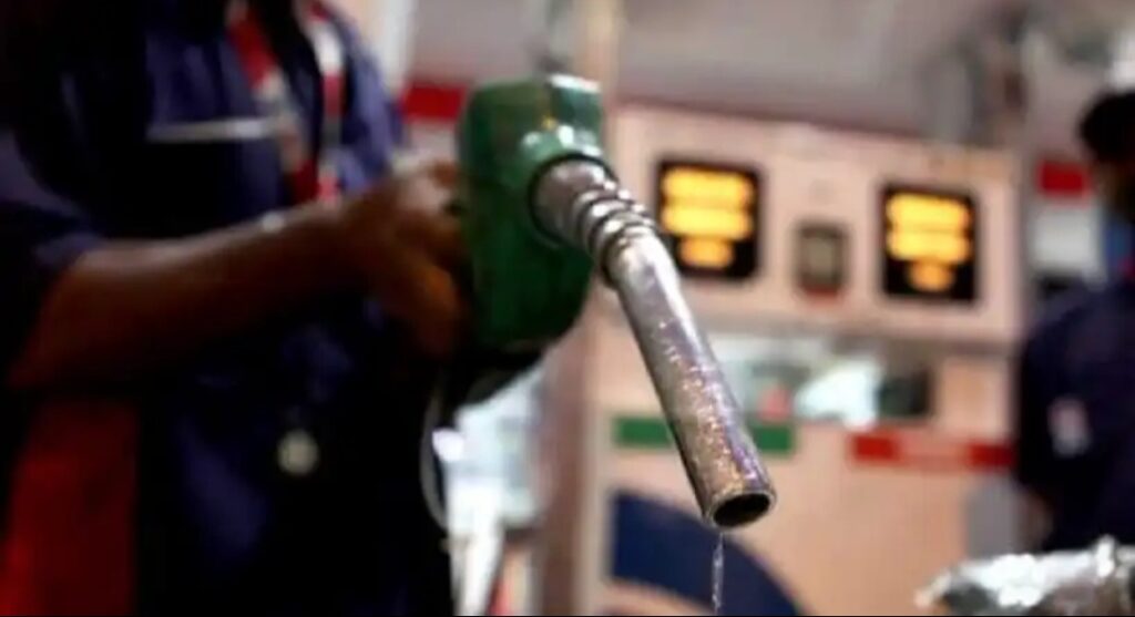 യുദ്ധഭീതിയിലും പെട്രോള്‍-ഡീസല്‍ വില കൂടില്ല; ഇന്ധനശേഖരം സുരക്ഷിതമെന്ന് കേന്ദ്ര സര്‍ക്കാര്‍