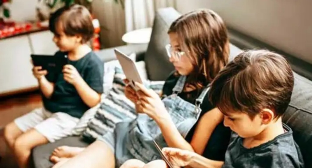 കുട്ടികളുടെ ഓണ്‍ലൈൻ സുരക്ഷയ്ക്ക് മുൻഗണന; സ്ക്രീൻ ടൈം കുറയ്ക്കാൻ കടുത്ത നിയന്ത്രണങ്ങള്‍, സോഷ്യല്‍ മീഡിയ നിയമങ്ങളില്‍ വിപ്ലവകരമായ മാറ്റം കൊണ്ടുവരാൻ കേന്ദ്രം