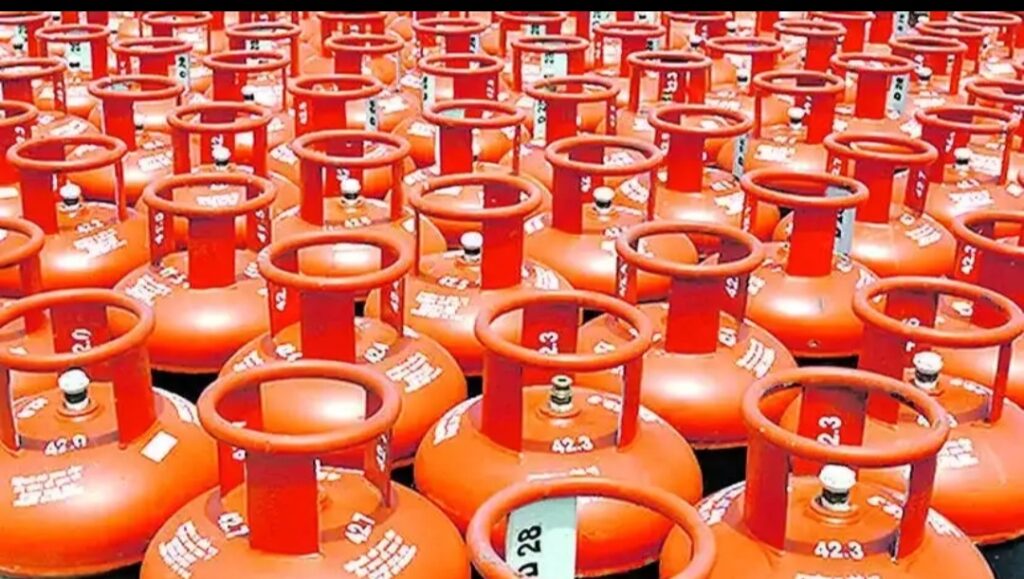 പാചകവാതക ക്ഷാമം രൂക്ഷം; ഹോട്ടലുകള്‍ തിങ്കളാഴ്ച അടച്ചിടും