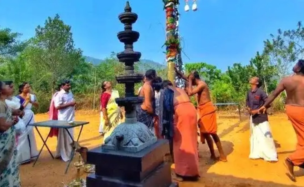 ഒമ്പതുങ്ങല് കൈലാസ ശിവക്ഷേത്രത്തില് കാവടി മഹോത്സവത്തിന് കൊടിയേറി ഒമ്പതുങ്ങല് കൈലാസ ശിവക്ഷേത്രത്തില് കാവടി മഹോത്സവത്തിന് കൊടിയേറി