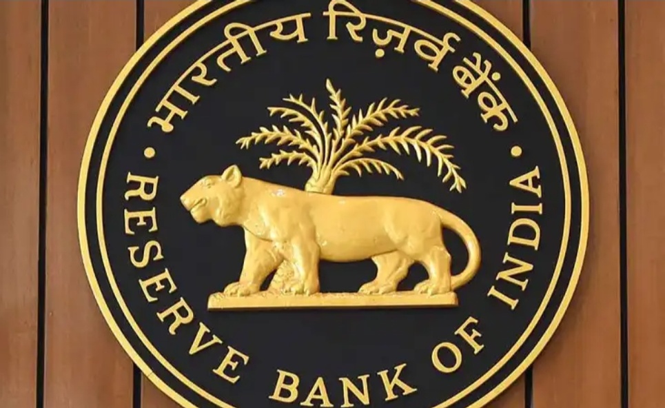 ഡിജിറ്റല്‍ തട്ടിപ്പിന് പൂട്ടിടാൻ ആര്‍ബിഐ; 10,000 രൂപയ്ക്ക് മുകളിലുള്ള ഇടപാടുകള്‍ക്ക് ഒരു മണിക്കൂര്‍ കാലതാമസം വരുന്നു