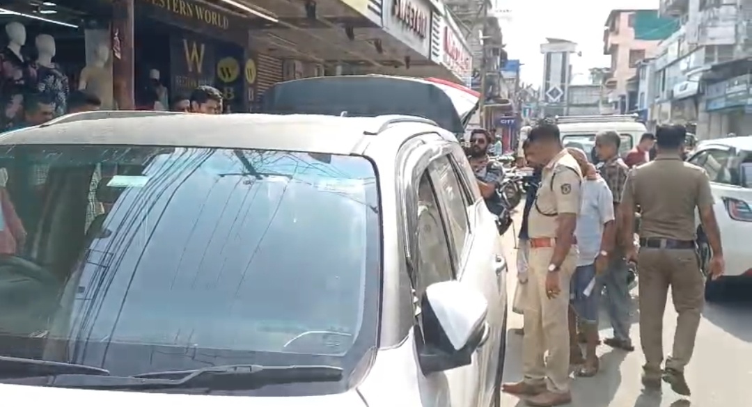 തൃശൂരിൽ രേഖകളില്ലാതെ കൊണ്ടുപോയ 9 ലക്ഷം രൂപ പിടികൂടി തൃശൂരിൽ രേഖകളില്ലാതെ കൊണ്ടുപോയ 9 ലക്ഷം രൂപ പിടികൂടി