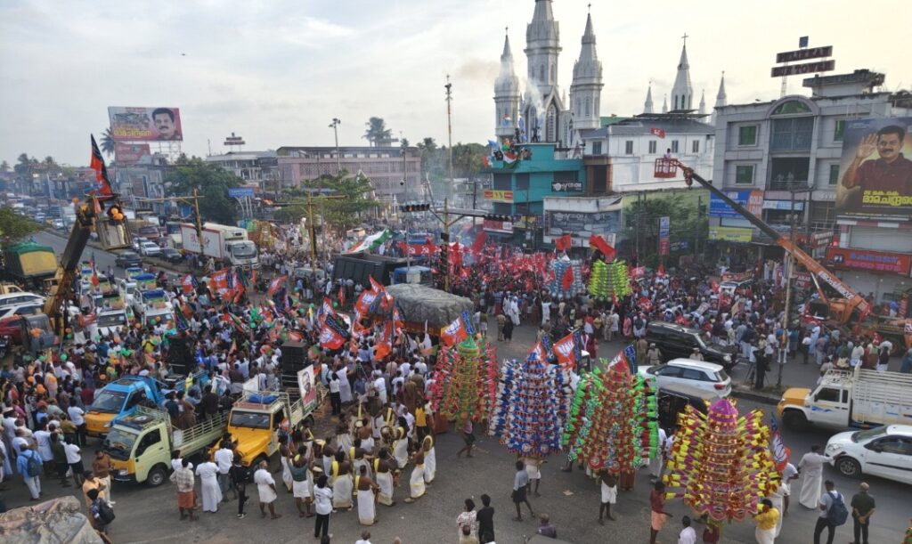 കൊട്ടിക്കയറി കളര്‍ഫുള്‍ കൊട്ടിക്കലാശം, അലയടിച്ച്‌ ആവേശം; പരസ്യപ്രചാരണം അവസാനിച്ചു, കേരളം നിശബ്ദപ്രചാരണത്തിലേക്ക്