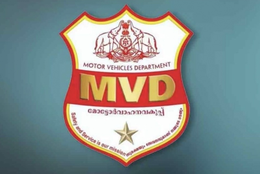സ്വകാര്യബസില് യാത്രക്കാരെ വഴിയില് ഇറക്കാൻ ശ്രമം;ജോയിന്റ് ആര്.ടി.ഒയെ തിരിച്ചറിയാതെ ബസ് ജീവനക്കാരുടെ തര്ക്കം; ഒടുവില് പിഴയും ലൈസൻസ് സസ്പെൻഷനും സ്വകാര്യബസില് യാത്രക്കാരെ വഴിയില് ഇറക്കാൻ ശ്രമം;ജോയിന്റ് ആര്.ടി.ഒയെ തിരിച്ചറിയാതെ ബസ് ജീവനക്കാരുടെ തര്ക്കം; ഒടുവില് പിഴയും ലൈസൻസ് സസ്പെൻഷനും