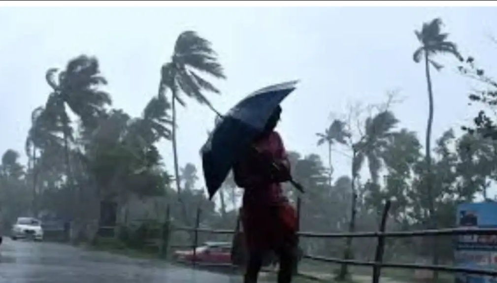 കാലവര്‍ഷം തെക്ക് കിഴക്കൻ ബംഗാള്‍ ഉള്‍കടലില്‍ എത്തി, കേരളത്തില്‍ മഴ മുന്നറിയിപ്പില്‍ മാറ്റം; ഇന്ന് 9 ജില്ലകളില്‍ യെല്ലോ അലര്‍ട്ട്