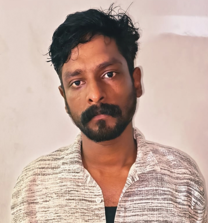 യുവാവിനെ ആക്രമിച്ച് പണവും ഫോണും കവർന്ന കാപ്പ പ്രതി അറസ്റ്റിൽ യുവാവിനെ ആക്രമിച്ച് പണവും ഫോണും കവർന്ന കാപ്പ പ്രതി അറസ്റ്റിൽ