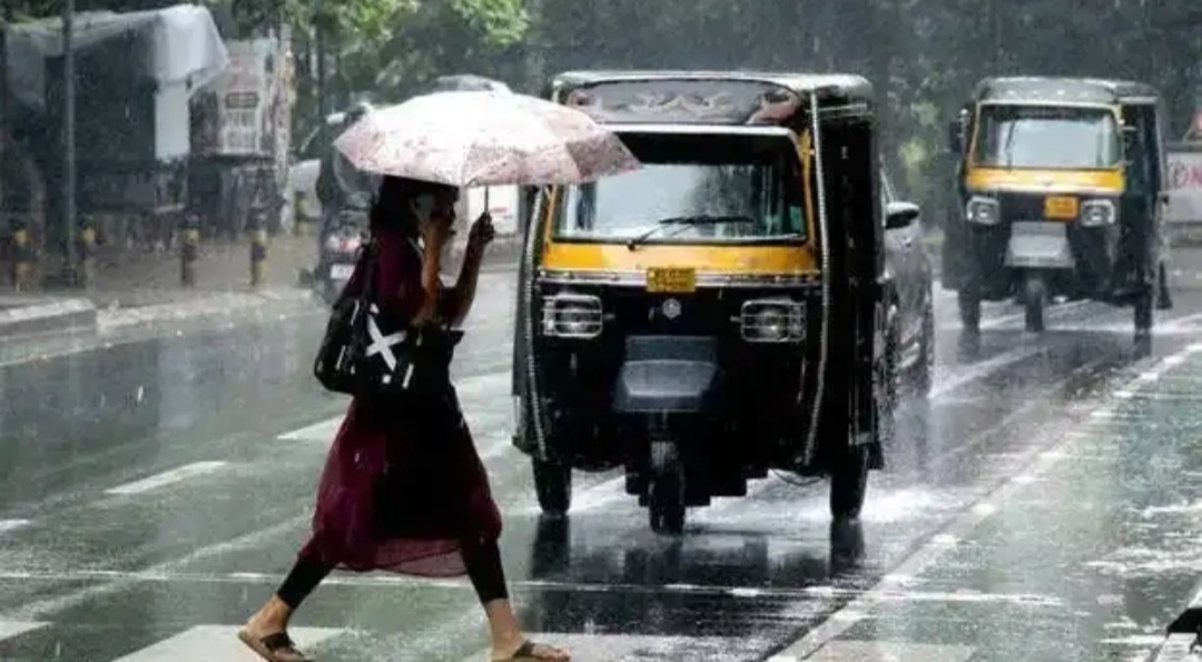 കേരളത്തില് നാളെ കാലവര്ഷം എത്തിയേക്കും; ഇന്ന് പരക്കെ മഴ, ഒമ്പത് ജില്ലക്കാര് പ്രത്യേകം ശ്രദ്ധിക്കണം കേരളത്തില് നാളെ കാലവര്ഷം എത്തിയേക്കും; ഇന്ന് പരക്കെ മഴ, ഒമ്പത് ജില്ലക്കാര് പ്രത്യേകം ശ്രദ്ധിക്കണം