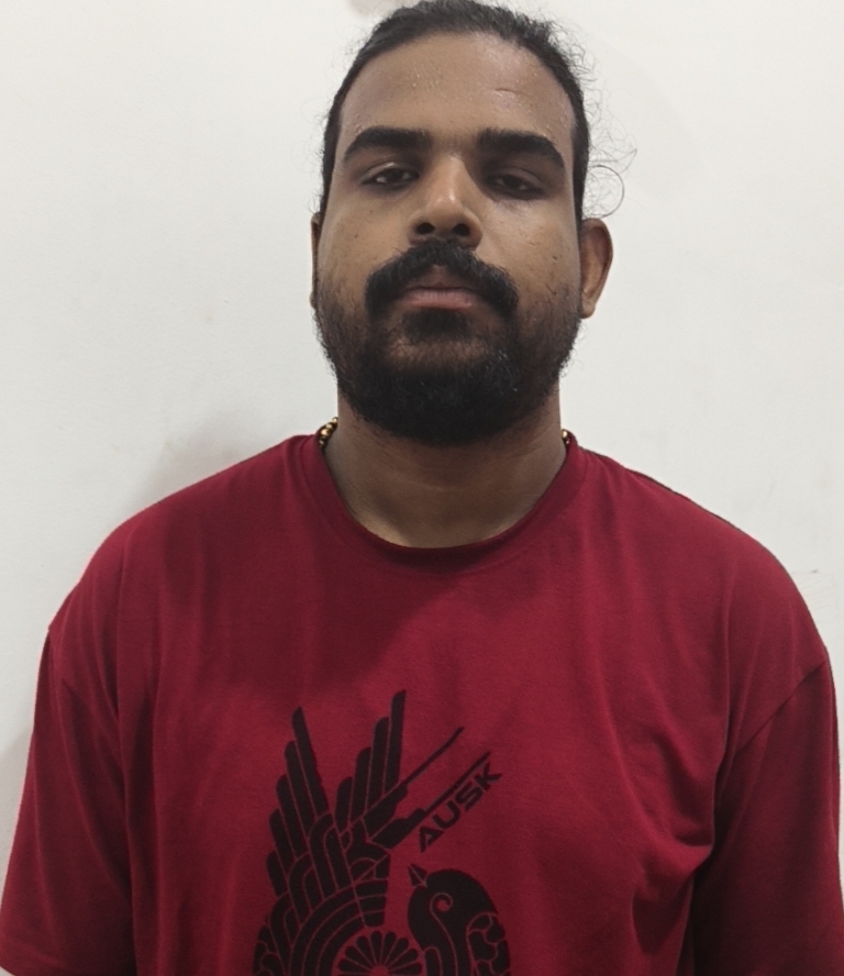 വിൽപ്പനയ്ക്കായി സൂക്ഷിച്ച കഞ്ചാവുമായി സ്കൂൾ ബസ് ഡ്രൈവർ അറസ്റ്റിൽ