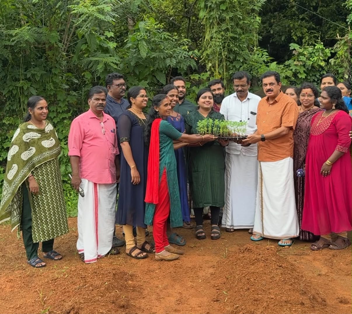 പൊലിമ പുതുക്കാട് പത്താംഘട്ട നടീൽ ഉദ്ഘാടനം നടന്നു പൊലിമ പുതുക്കാട് പത്താംഘട്ട നടീൽ ഉദ്ഘാടനം നടന്നു