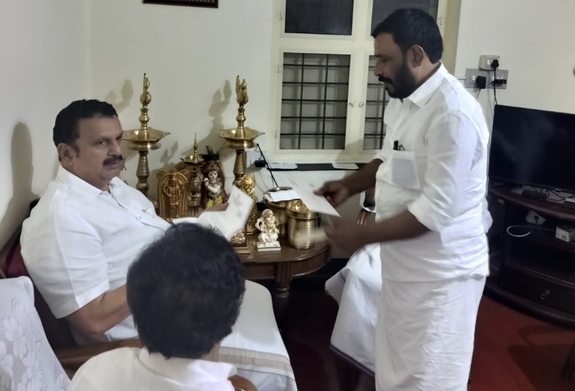 പുതുക്കാട് താലൂക്ക് ആശുപത്രിയില് മെഡിക്കല് ഓഫിസര്മാരുടെ ഒഴിവുകള് നികത്തണം; ആരോഗ്യ മന്ത്രിക്ക് നിവേദനം പുതുക്കാട് താലൂക്ക് ആശുപത്രിയില് മെഡിക്കല് ഓഫിസര്മാരുടെ ഒഴിവുകള് നികത്തണം; ആരോഗ്യ മന്ത്രിക്ക് നിവേദനം