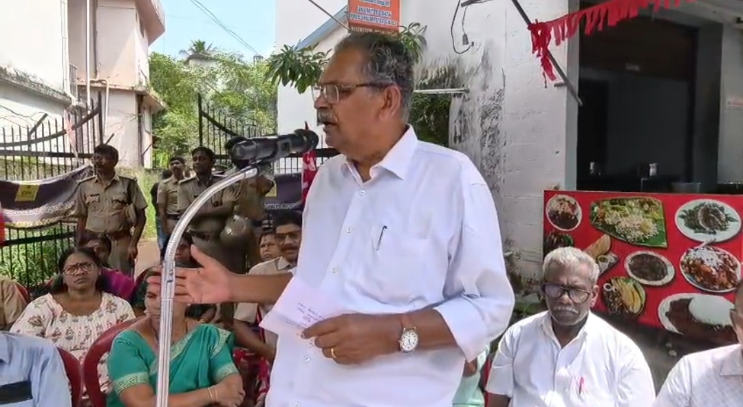ഇന്ധന, പാചക വാതക വിലവർധനവ്;കൊടകരയിൽ സിഐടിയു പ്രതിഷേധം ഇന്ധന, പാചക വാതക വിലവർധനവ്;കൊടകരയിൽ സിഐടിയു പ്രതിഷേധം