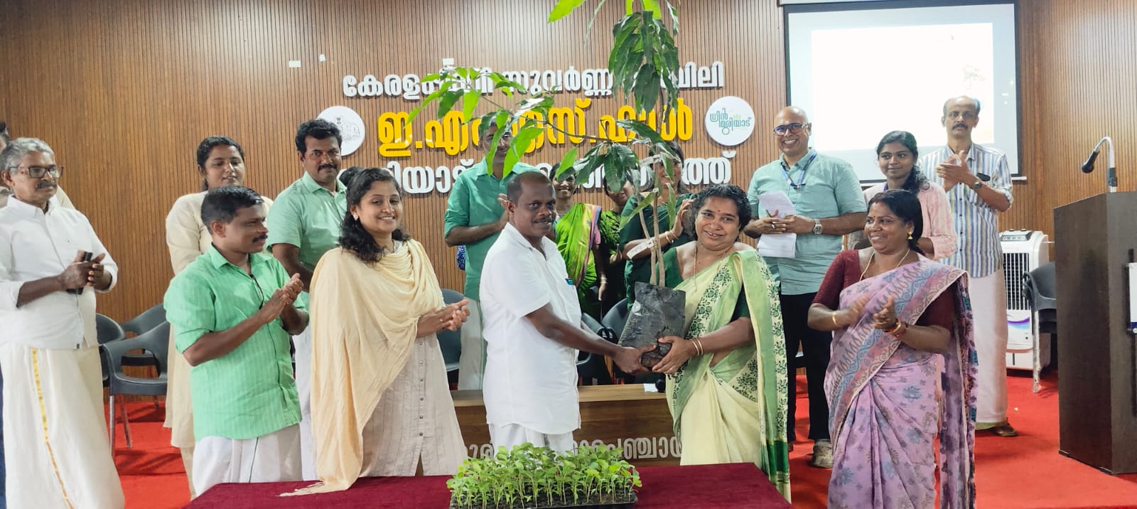 മുരിയാട് പഞ്ചായത്തിൽ സ്പെഷ്യല് ഹരിത ഗ്രാമസഭ നടത്തി മുരിയാട് പഞ്ചായത്തിൽ സ്പെഷ്യല് ഹരിത ഗ്രാമസഭ നടത്തി