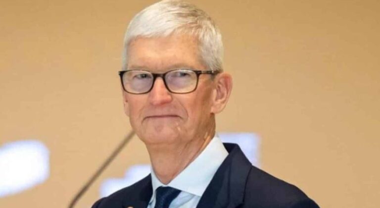 Tim Cook Steps Down