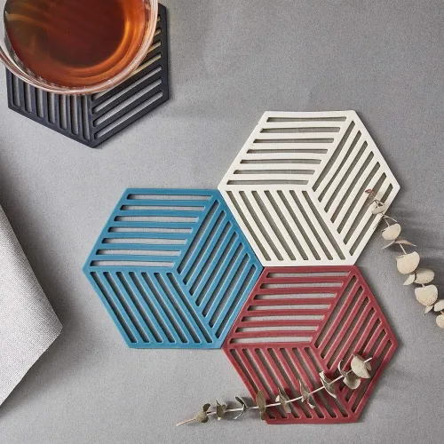 Xmart India Silicone Trivets – Heat-Resistant Pot Holders, Dish Coasters, Non-Slip Insulation Pads, Durable and Flexible Table Mats for Kitchen, Cooking, Dining & Countertop Protection(4 Pcs)